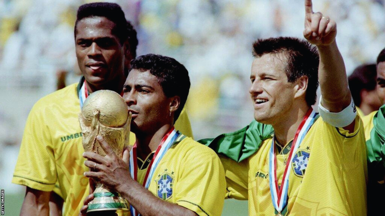 As Camisetas de Futebol Mais Memoráveis dos Anos 90 e 2000: Uma Viagem Nostálgica