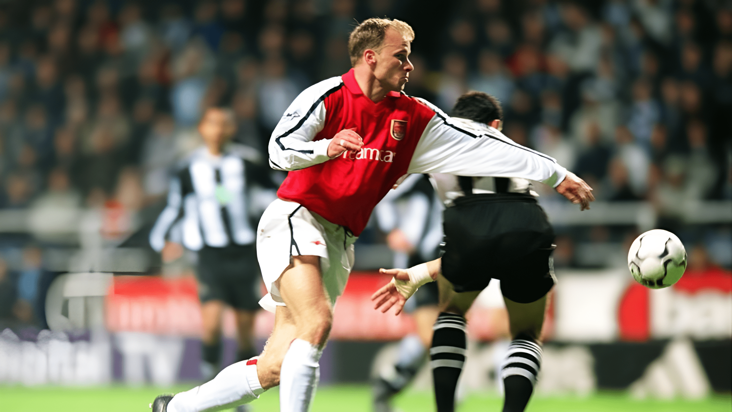 O Gol Icônico de Dennis Bergkamp Contra o Newcastle United: Uma Aula de Brilhantismo no Futebol