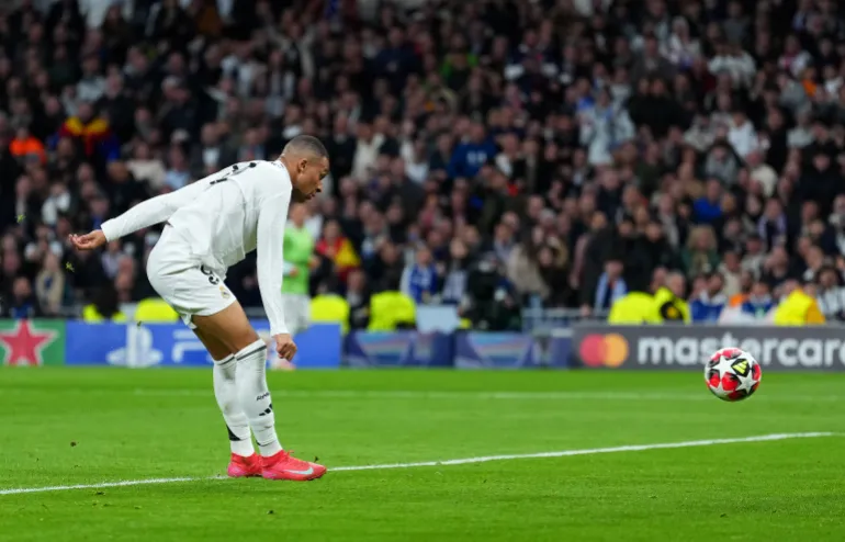 Real Madrid Goleia o RB Salzburg em Jogo Espetáculo da UEFA Champions League