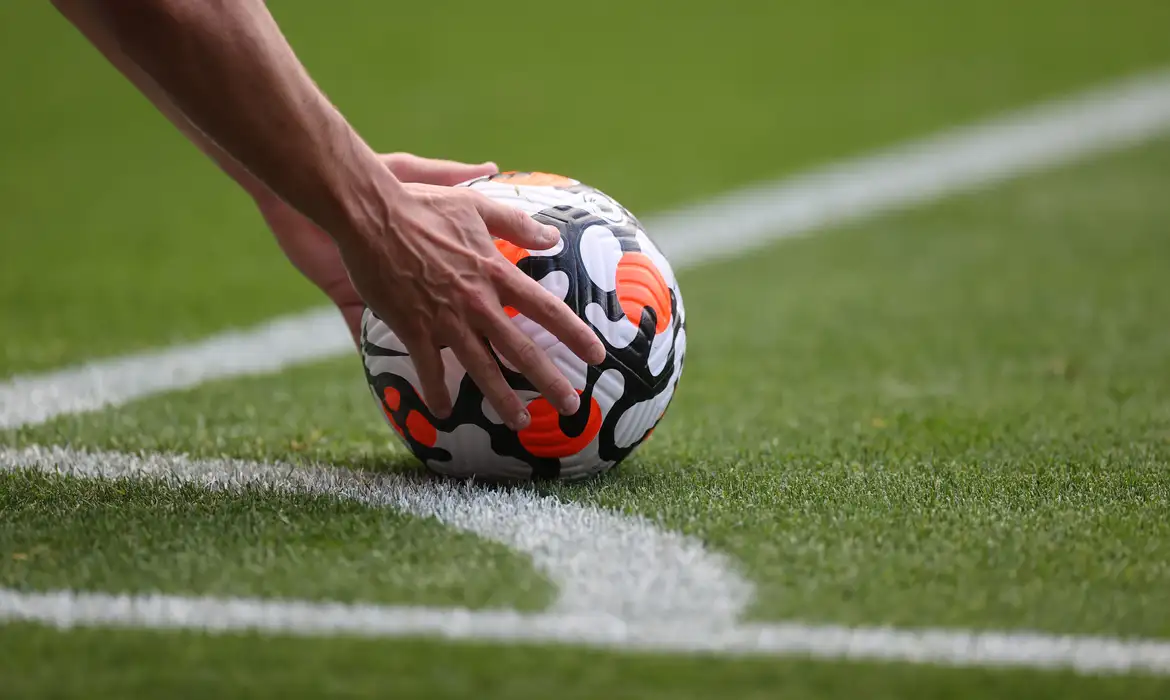 Destaques do Futebol Brasileiro em 2025: Retornos Estelares, Reforços Internacionais e Jovens Promessas em Destaque