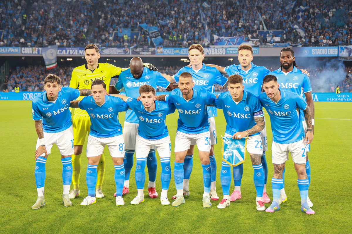 UEFA Champions League: Confronto de Gigantes – Napoli vs. Eintracht Frankfurt. A Fortaleza Maradona Se Impõe