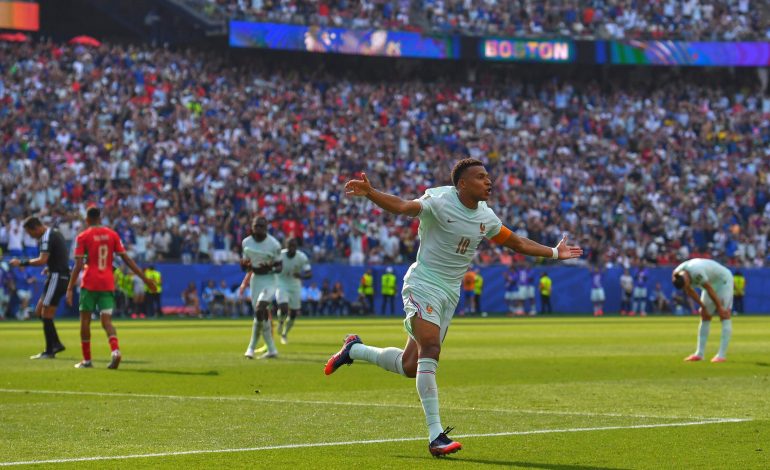 França 2 x 0 Marrocos: Mbappé e Dembélé Colocam os Bleus na Terceira Semifinal Consecutiva da Copa do Mundo